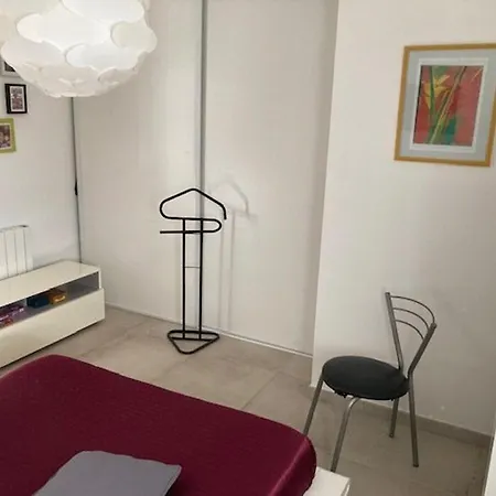 Appartamento 2p Climatise Avec Terrasse Et Jardin, Centre-ville - Fr-1-308-187 Le Lavandou