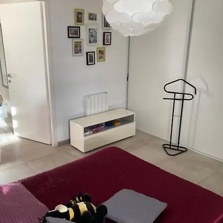 2p Climatise Avec Terrasse Et Jardin, Centre-ville - Fr-1-308-187 * Le Lavandou
