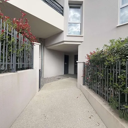 2p Climatise Avec Terrasse Et Jardin, Centre-ville - Fr-1-308-187 Le Lavandou