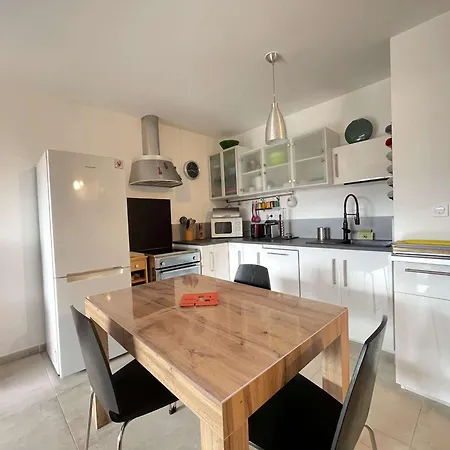 2p Climatise Avec Terrasse Et Jardin, Centre-ville - Fr-1-308-187 Appartamento *
