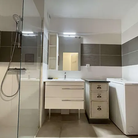2p Climatise Avec Terrasse Et Jardin, Centre-ville - Fr-1-308-187 Appartamento Le Lavandou