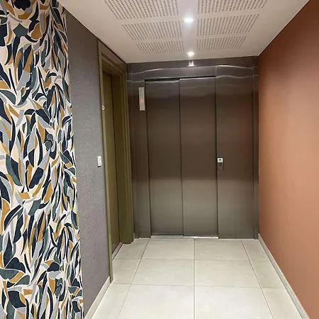 T2 Centre Lavandou Avec Climatisation Et Parking Prive - Fr-1-308-187 Daire *