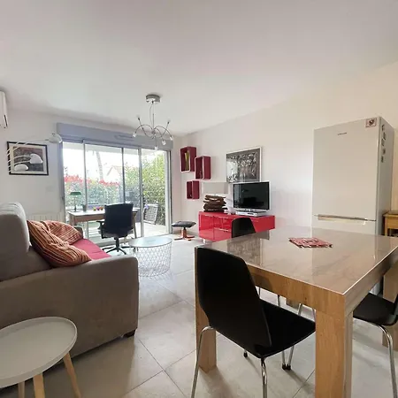 Appartamento 2p Climatise Avec Terrasse Et Jardin, Centre-ville - Fr-1-308-187 Le Lavandou